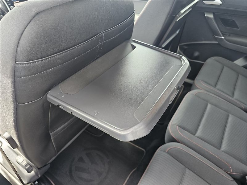 Volkswagen Touran 1,4 Tsi 110KW DSG Sound 7MÍST - fotka 28 z 47
