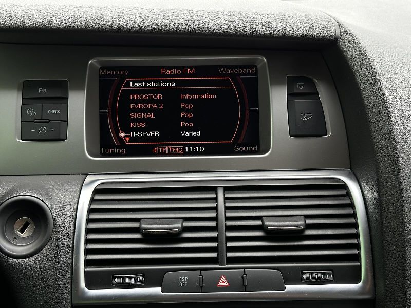 Audi Q7 3.0TDi V6 4x4 Tiptronic 233PS - fotka 28 z 48