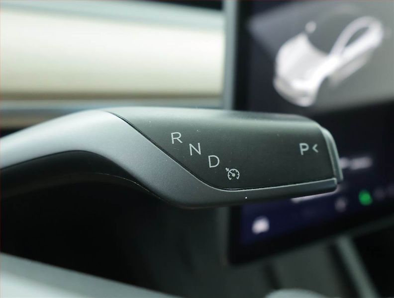 Tesla Model 3 (2021) Long Range 4WD 79kWh, SoH 85% - fotka 17 z 23