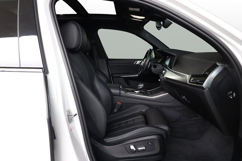 BMW X5 xDrive30d - fotka 25 z 30