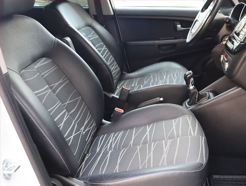 Kia Venga (2016) 1.4 CRDi, Tempomat - fotka 9 z 18