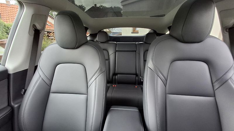 Tesla Model Y Long range dual motor EAP TZ - fotka 8 z 10