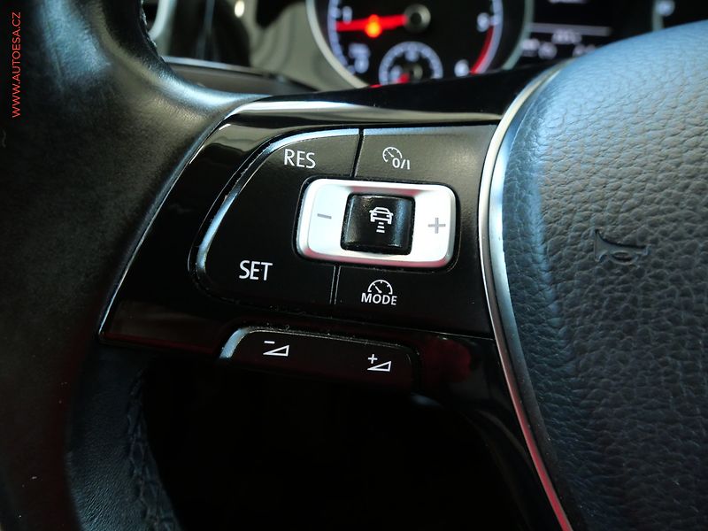 Volkswagen Golf (2016) 2.0 TDi, ČR, DSG, LED, navi - fotka 15 z 21
