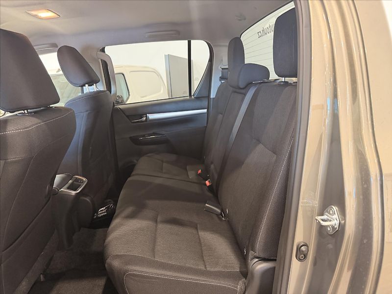 Toyota Hilux (2025) 2,8 Executive  Double Cab Dies - fotka 11 z 13