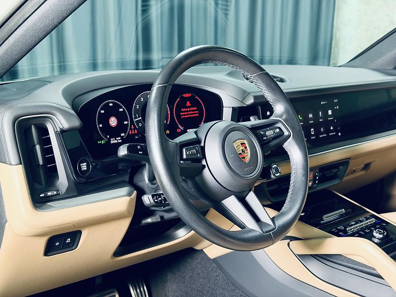Porsche Cayenne (2023) S*V8*SPORTDESIGN*ZÁRUKA*MAX.VY - fotka 16 z 43