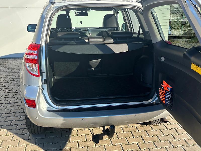 Toyota RAV4 2.2 D-4D 4x4 110kW - fotka 10 z 27