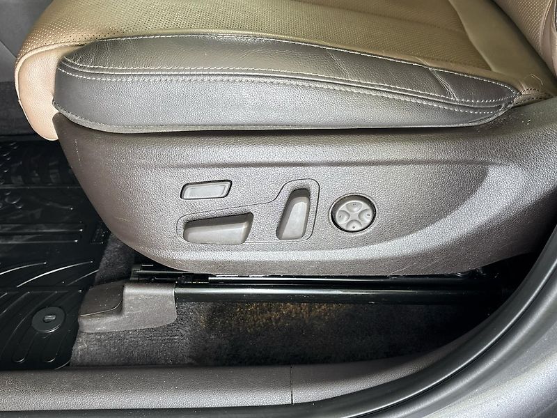 Hyundai Santa Fe Premium Luxury 4x4 AT - fotka 28 z 33