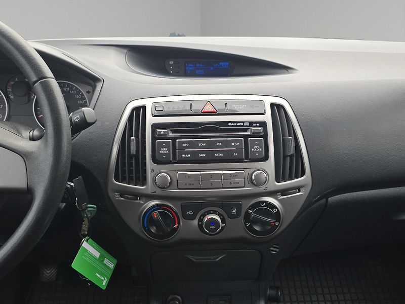 Hyundai i20 (2014) 1.2i 62kW, Klima - fotka 13 z 16
