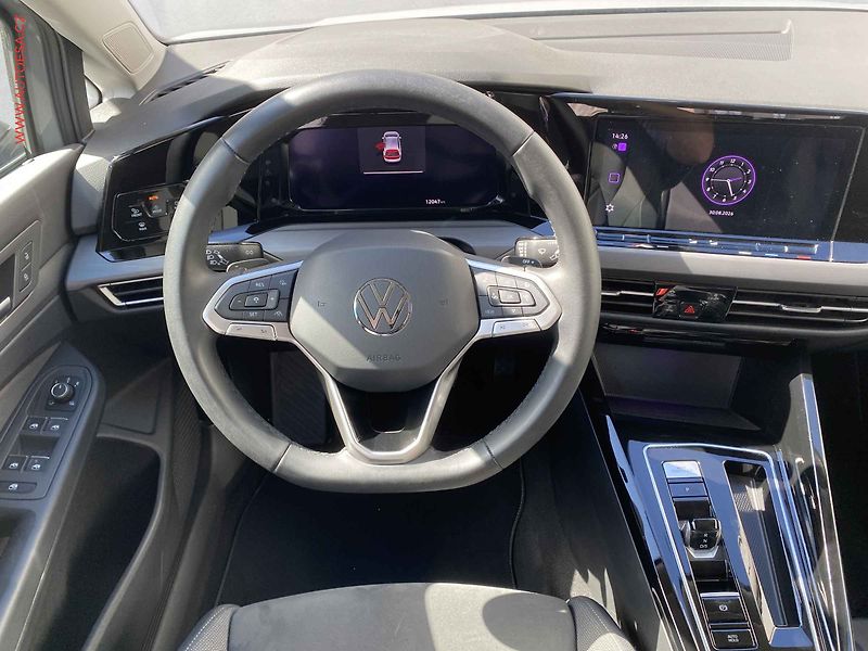 Volkswagen Golf (2023) 1.5 TSi, ČR, Style, AT, LED - fotka 11 z 21