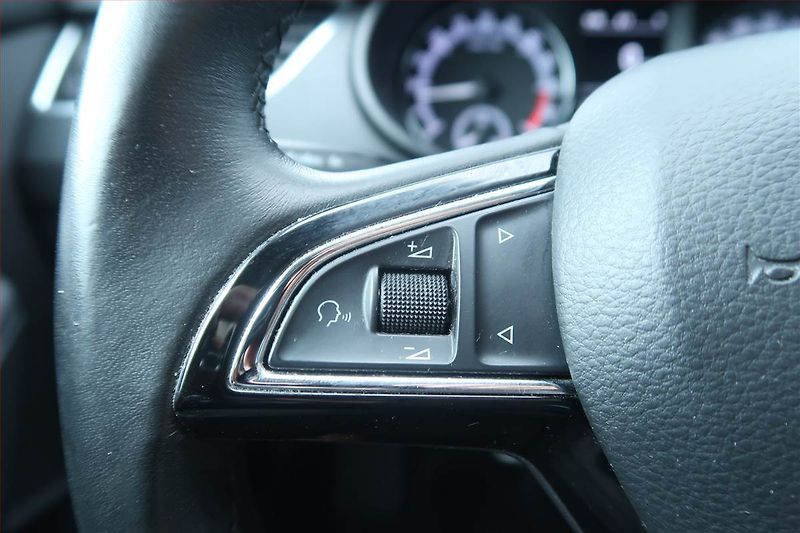 Škoda Octavia (2017) 1.6 TDI, Automat, Navi - fotka 18 z 23