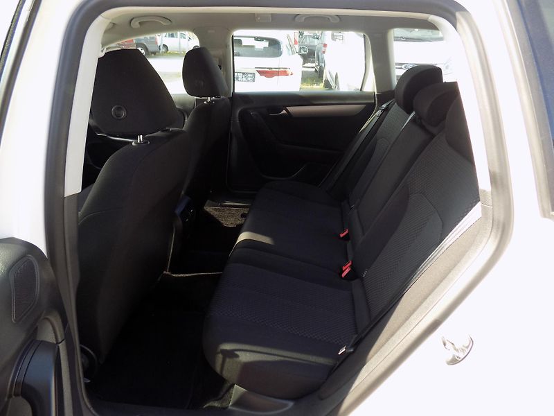 Volkswagen Passat 1,4 TSI 90 KW AUTOKLIMA VÝHŘEV - fotka 20 z 42