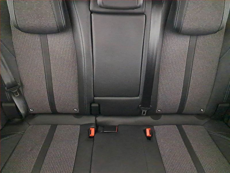 Peugeot 3008 (2022) 1.5 BlueHDi, Serv.kniha, Kůže - fotka 10 z 18
