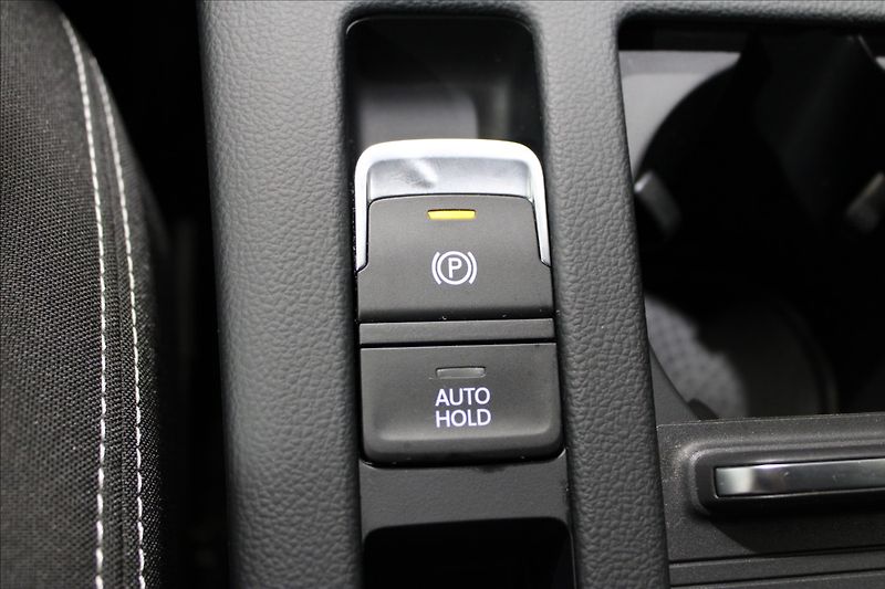 Volkswagen Passat 1,5 TSI DSG Business 1.maj. CZ - fotka 29 z 35