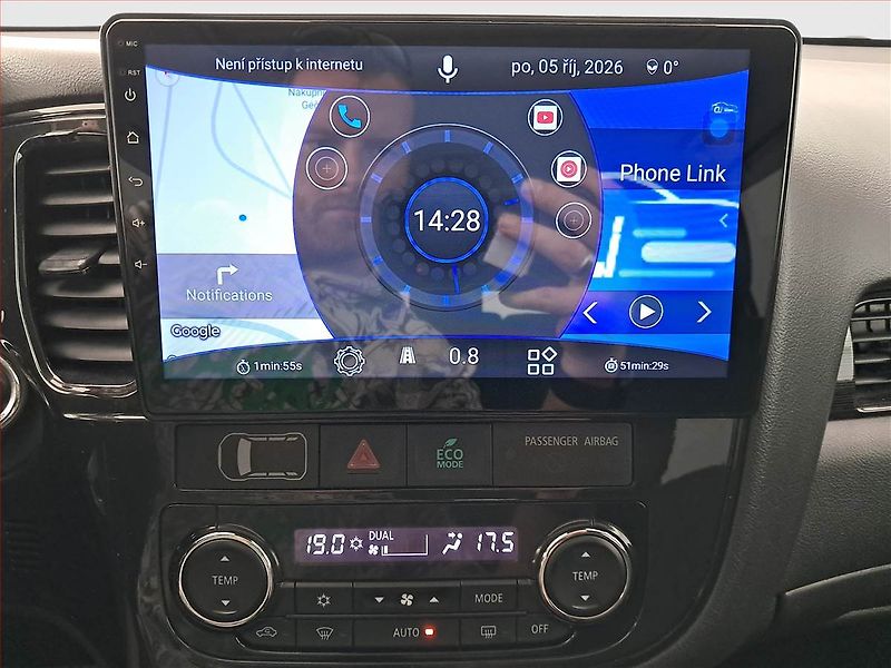 Mitsubishi Outlander (2017) Instyle 2.2 DI-D, 4X4 - fotka 12 z 17
