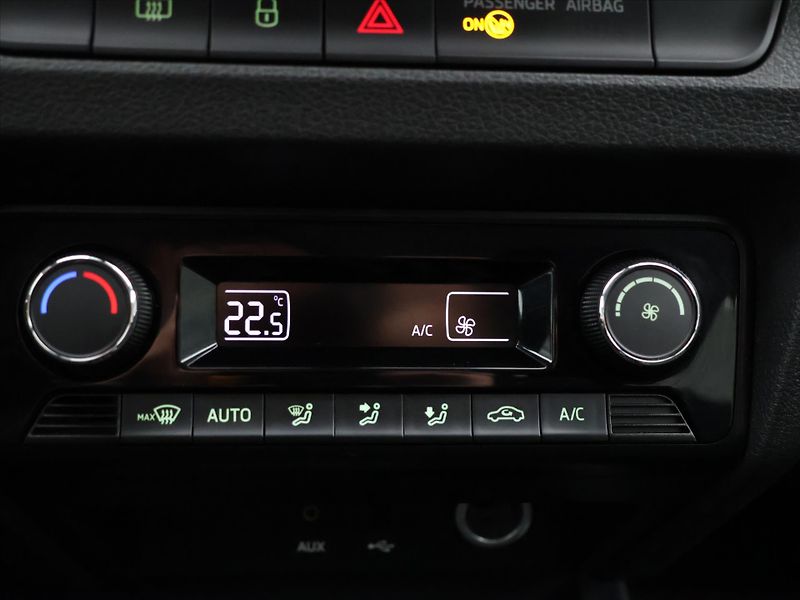Škoda Fabia 1,2 TSI 81kW Style CZ 1.Maj. - fotka 23 z 32