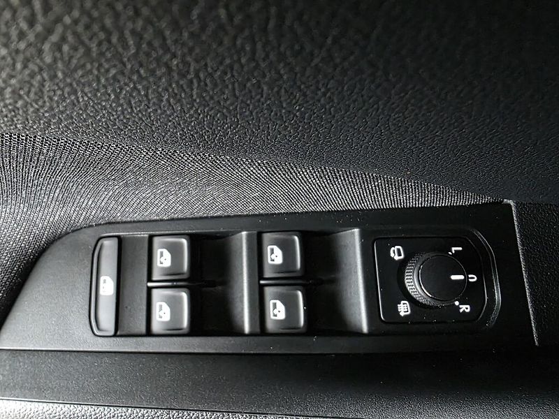 Škoda Kamiq DSG 1,0 TSi 85 kW TopSelection - fotka 17 z 25