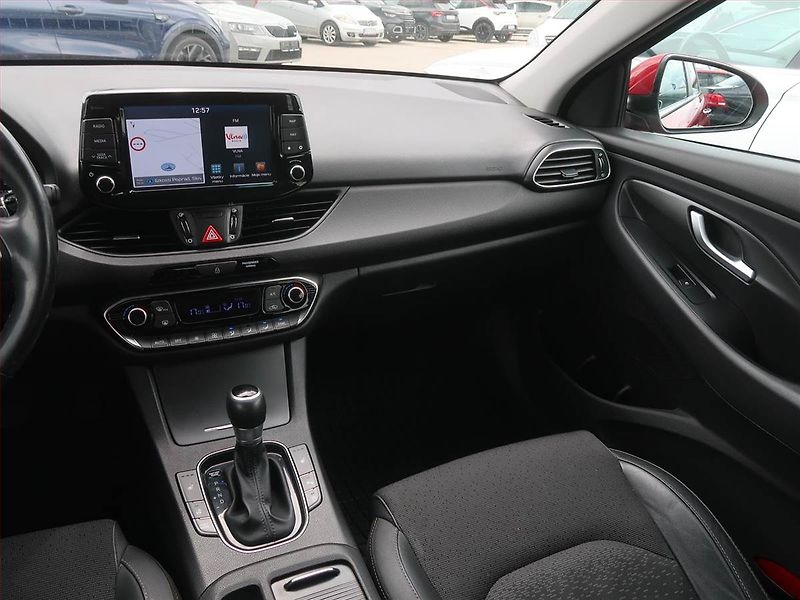 Hyundai i30 (2017) 1.6 CRDi, Automat, Serv.kniha - fotka 8 z 19
