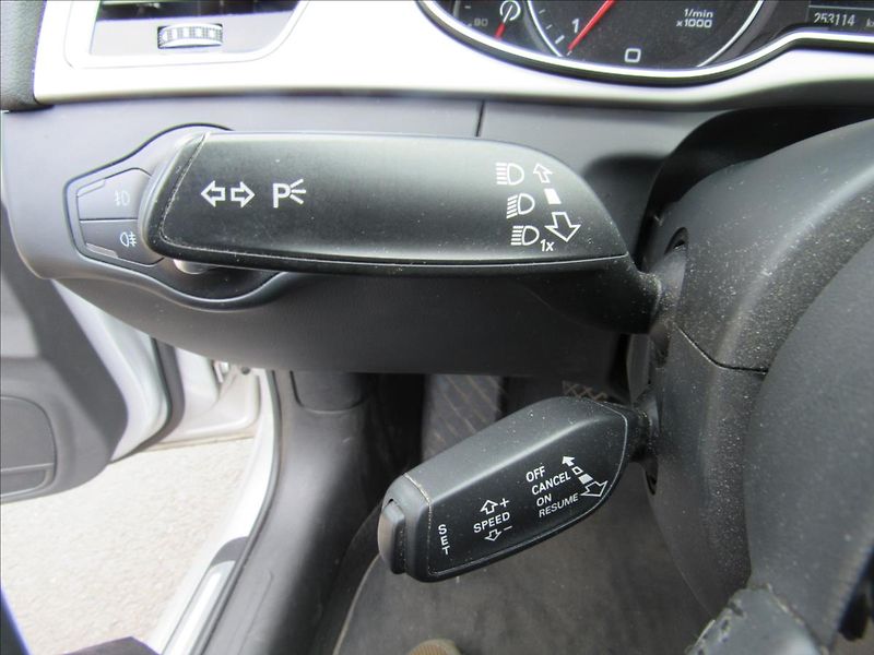 Audi A4 Avant 2,0 TDi 130KW Attraction - fotka 23 z 36