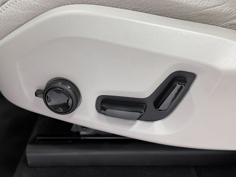 Volvo XC90 B5 AWD INSCRIPTION, HIGH BEAM, - fotka 22 z 28