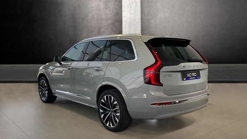 Volvo XC90 (2026) ULTRA BRIGHT, B5 AWD, 184+10 k - fotka 4 z 15