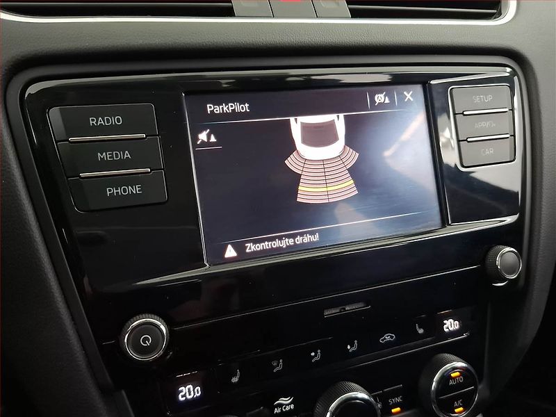 Škoda Octavia (2018) 1.6 TDI, Tempomat - fotka 15 z 18
