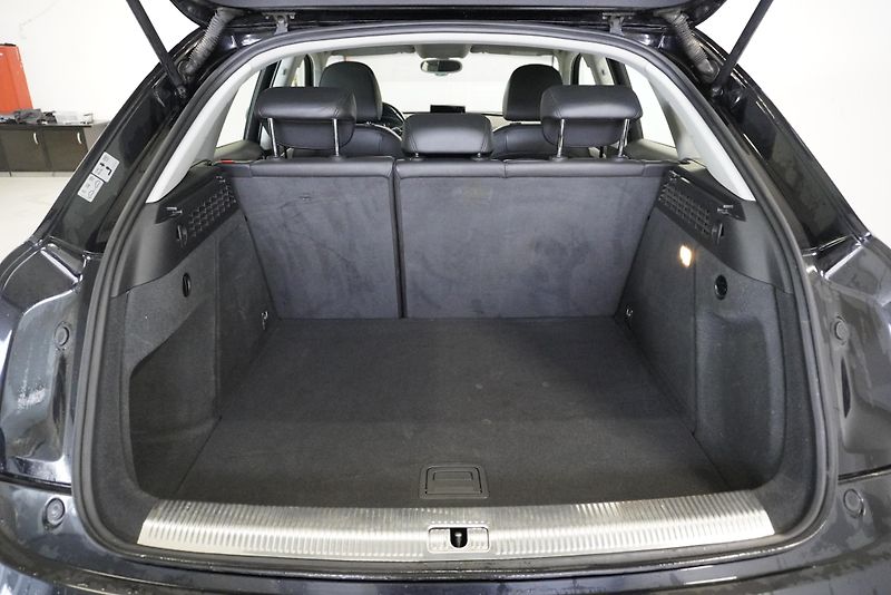 Audi Q3 2.0 TDI 130kW QUATTRO S-TRONIC - fotka 10 z 32