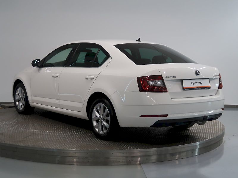 Škoda Octavia (2018) STYLE 1.6TDI 85KW DSG - fotka 7 z 37