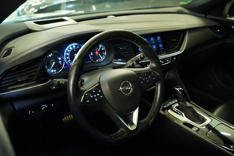 Opel Insignia - fotka 15 z 30
