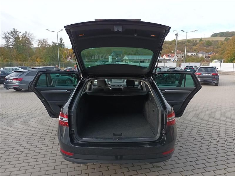 Škoda Superb 2,0 TDI,110KW,NAVI,VÝHŘEV, - fotka 18 z 41