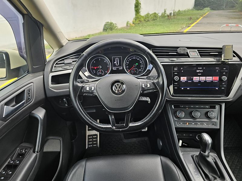 Volkswagen Touran (2017) 2.0TDI DSG - fotka 13 z 19