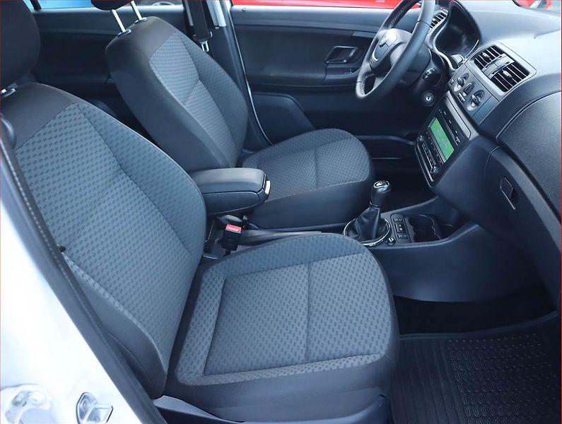 Škoda Fabia (2012) 1.6 TDI, Tempomat - fotka 9 z 15