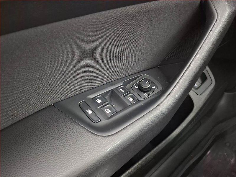 Volkswagen Passat (2018) 2.0 TDI, Automat, Navi - fotka 20 z 21