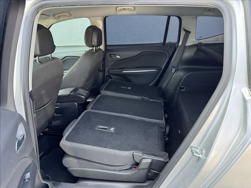 Opel Zafira 1,6 CDTi 100kW TOURER tažné - fotka 21 z 50