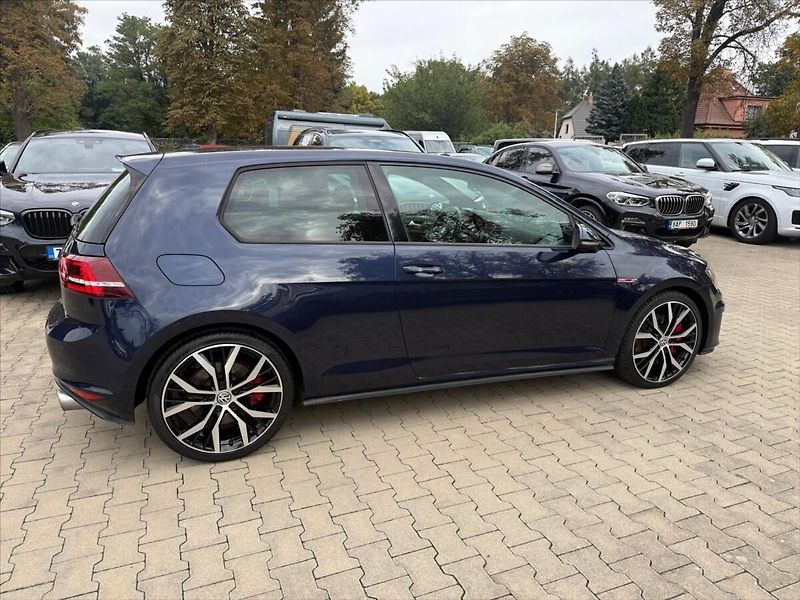 Volkswagen Golf 2.0 GTI DSG - fotka 4 z 19