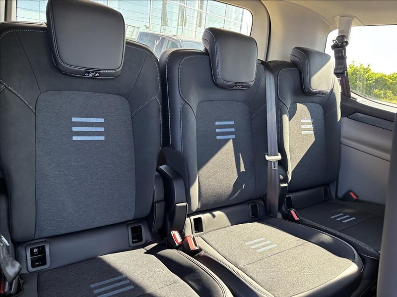 Ford Tourneo Custom 2,0 EcoBlue 125kW Active AWD - fotka 18 z 52