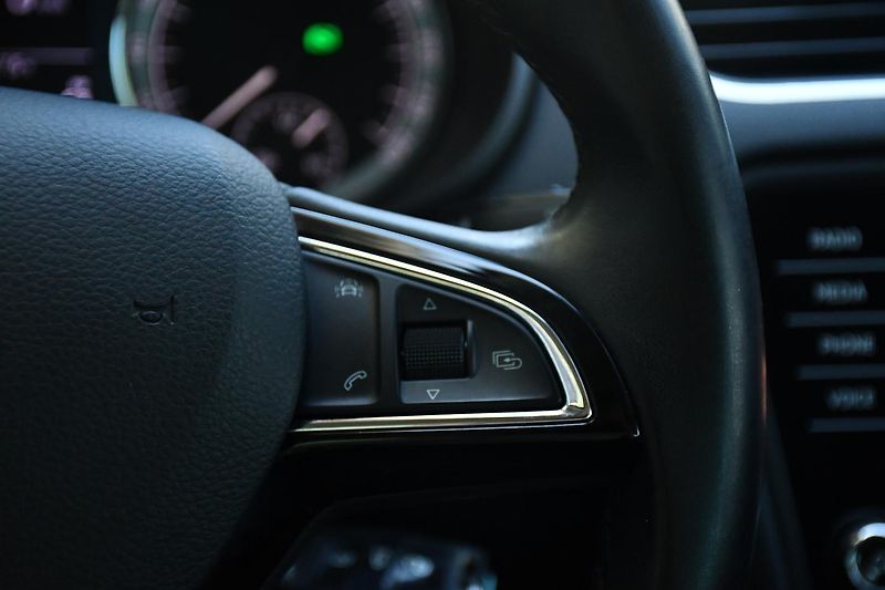 Škoda Octavia 1.4G-TEC LED DSG NAVI PDC - fotka 24 z 35