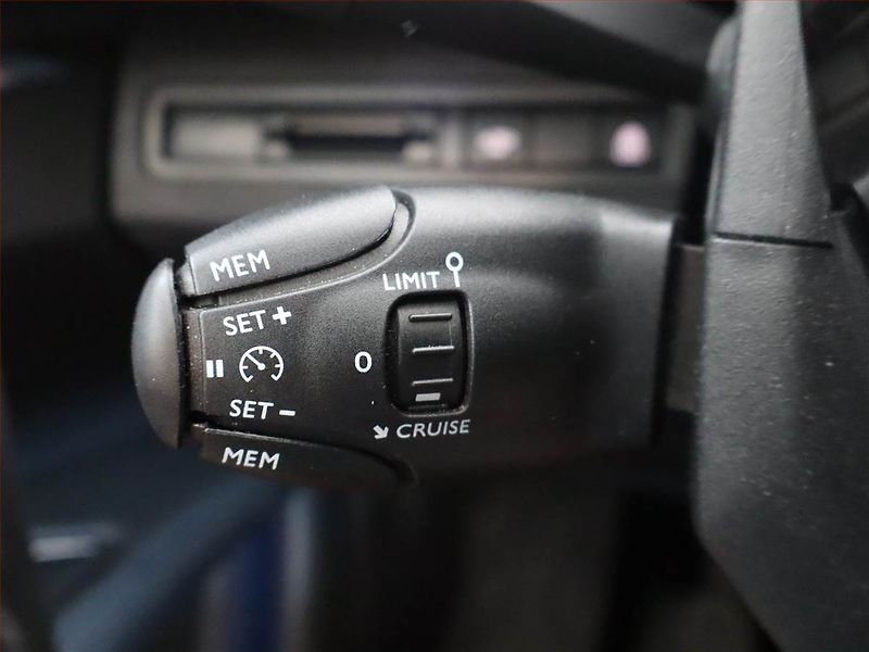 Peugeot 3008 (2017) Allure 1.2 PureTech - fotka 16 z 20