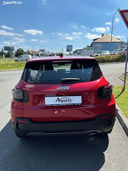 Jeep Avenger (2026) Longitude 1.2 Turbo 100 6MT - fotka 2 z 9