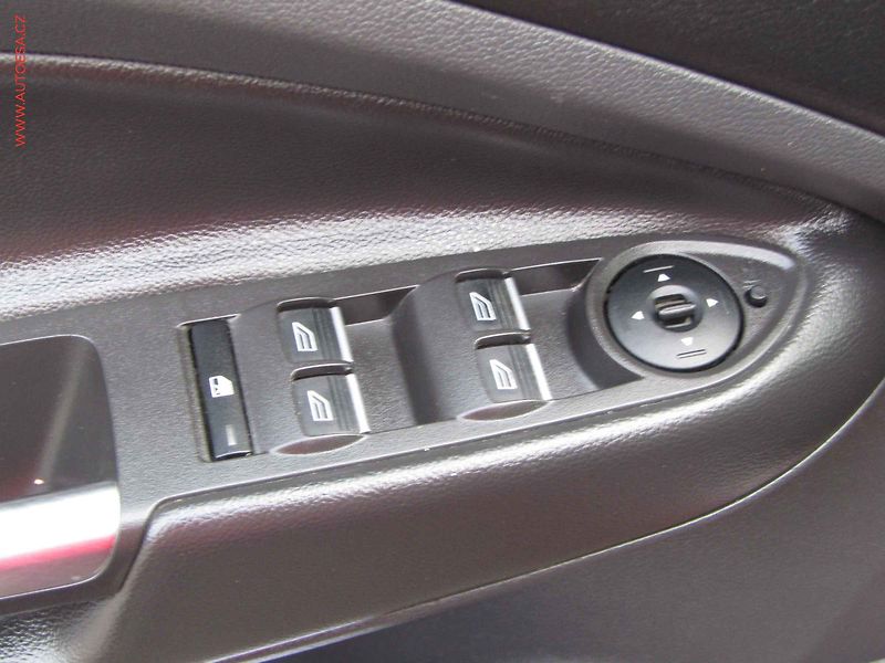 Ford Kuga (2015) 1.5EB, TZ, xenon, park.asist - fotka 12 z 20