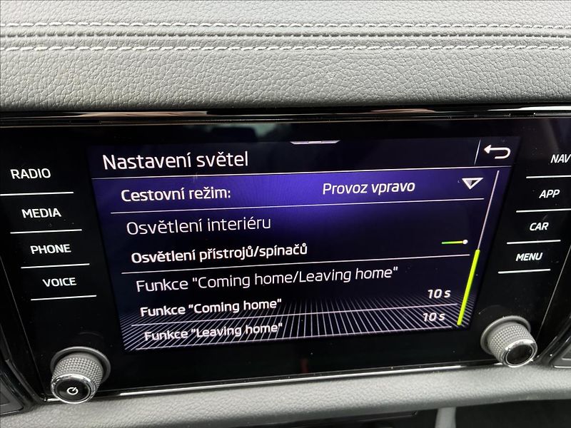 Škoda Kodiaq 2,0 TDI 4X4 147 KW TAŽNÉ PANO - fotka 33 z 36