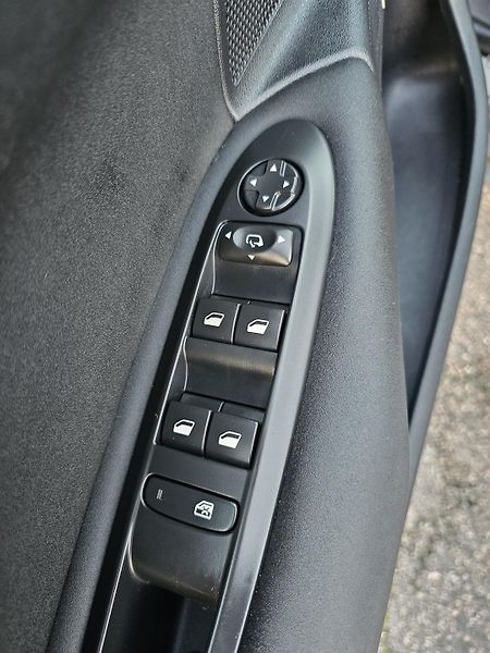 Citroën C4 (2016) 1.2 81kW SHINE,81 000 KM !!! - fotka 16 z 47