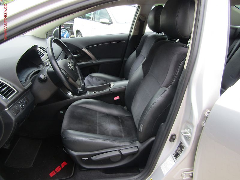 Toyota Avensis (2013) 2.2D, ČR, Navi - fotka 9 z 20