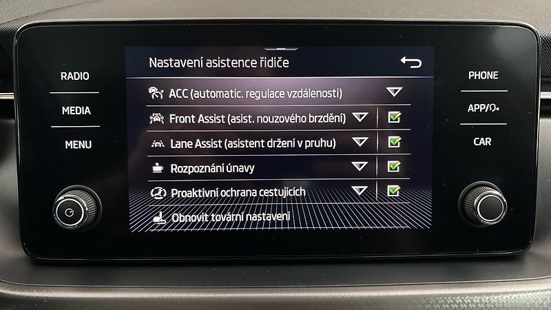 Škoda Kamiq 1.0 TSI Style - fotka 25 z 27