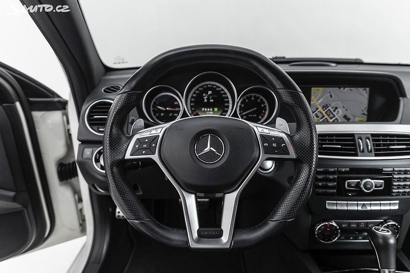 Mercedes-Benz Třídy C 63AMG Coupe*krásný stav*Servis - fotka 7 z 50