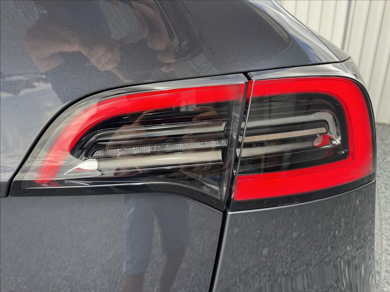 Tesla Model Y 0,0 RWD SoH 94% - fotka 17 z 50
