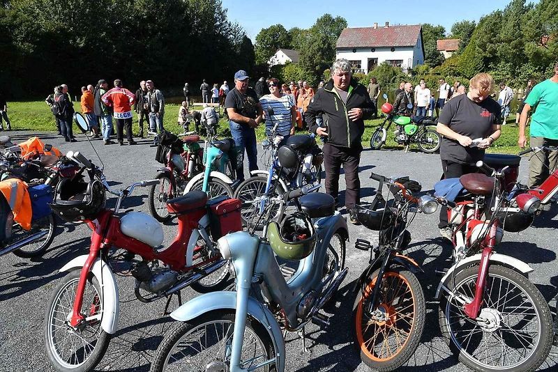 Kublovský sraz mopedů