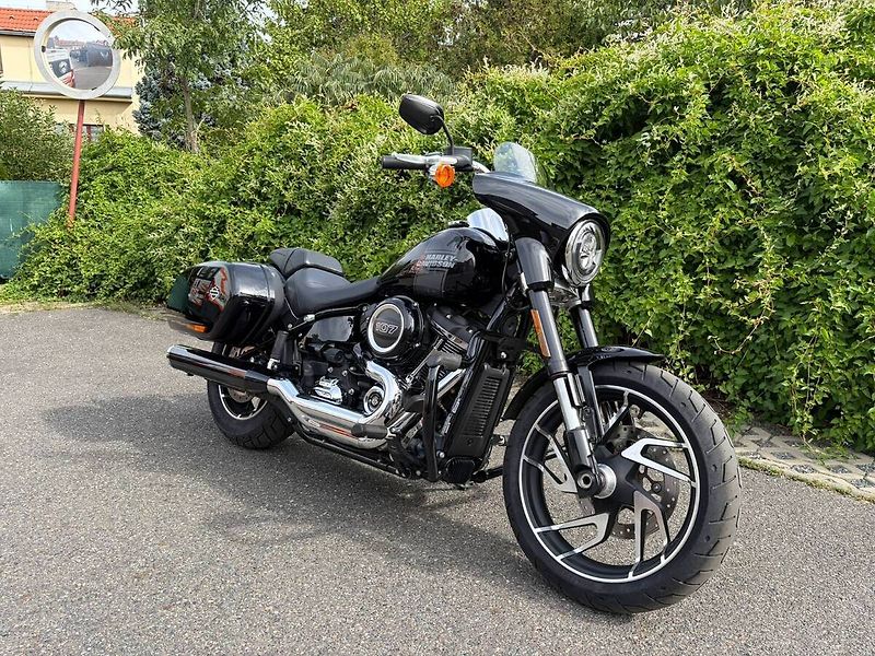 Harley-Davidson FLSB Softail Sport Glide (2023) - fotka 1 z 13