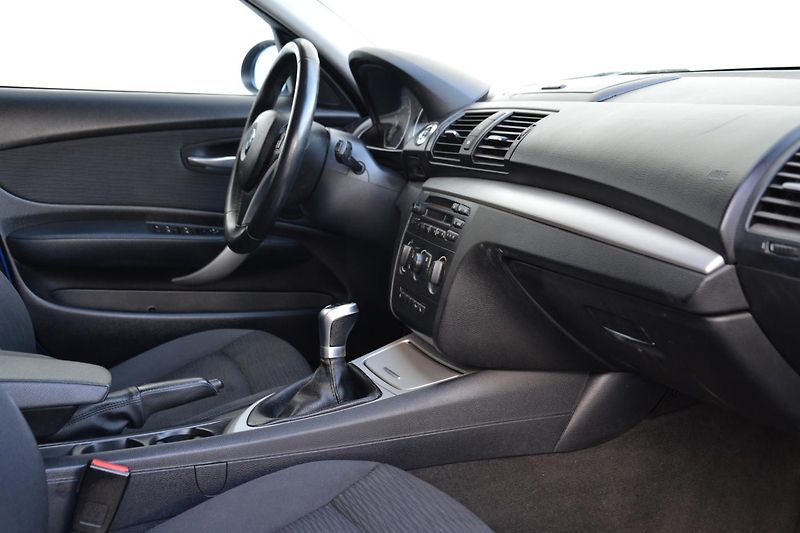 BMW Řada 1 118i / 105 kW / MANUÁL - fotka 26 z 38