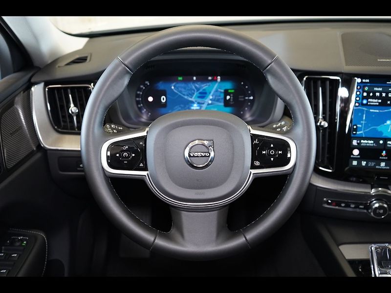 Volvo XC60 T8 PLUS Dark, Ventilace, 360° - fotka 24 z 48