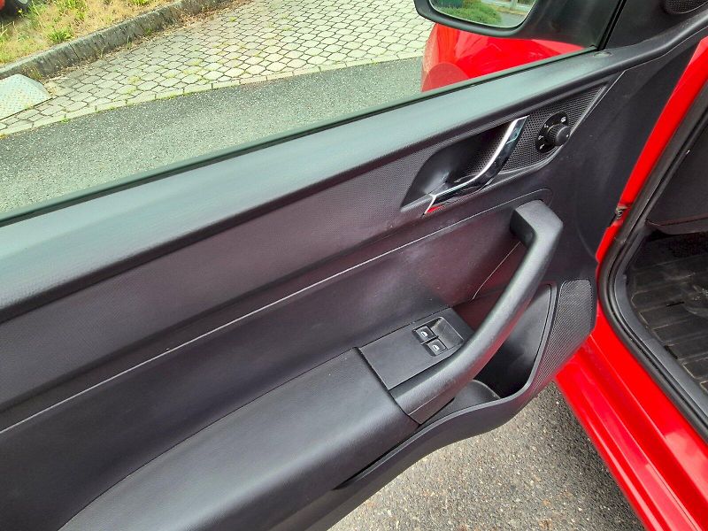 Škoda Rapid (2013) Ambition 1.2 TSI 63 kW 5°manuá - fotka 12 z 27